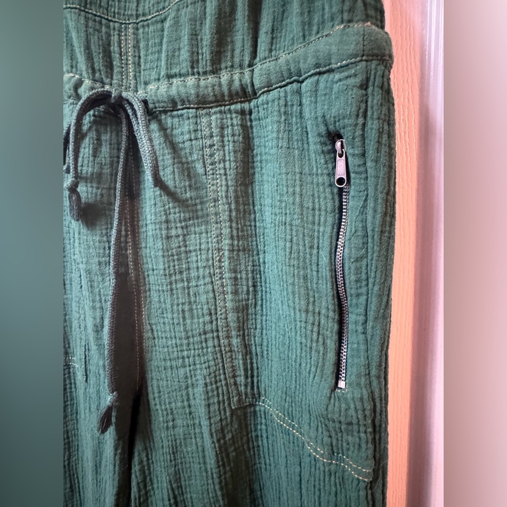 Urban Outfitters - Tina textured jumpsuit. Green with yellow stitching. Size XS. - Picture 5 of 10